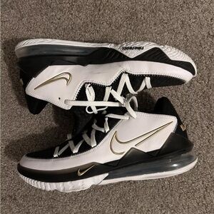 Lebron 17 low white metallic gold size 11